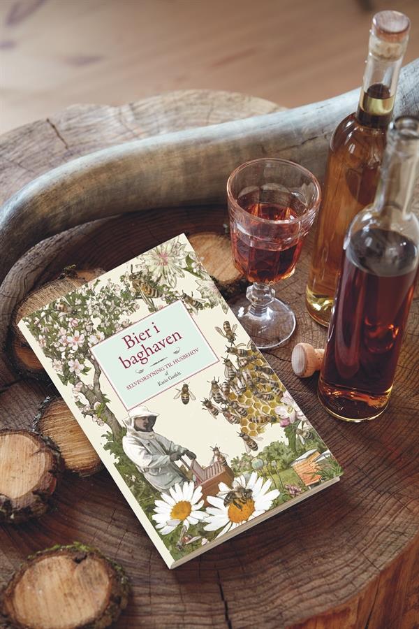 Bier i baghaven (dansk bok) – handbok i biodling och honungsbin (Karin Gutfelt och Torben Overgaard)