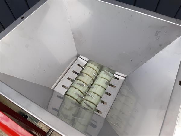 Musteri-set - 20-liters kolvpress i rostfritt stål inkl. pressäck och 20-liters fruktkvarn