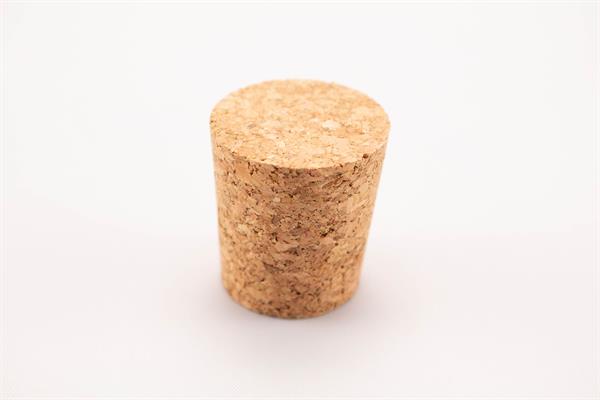 Konisk korkprop til blandt andet gamle mælkeflasker.  Alternativ 2 Bund; dia 25 mm, Top; dia 30 mm, længde 33 mm, 1 stk